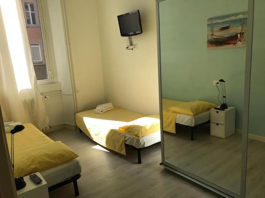 Appartamento In Zona Bocconi Milão Exterior foto