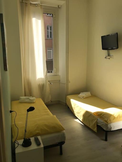 Appartamento In Zona Bocconi Milão Exterior foto