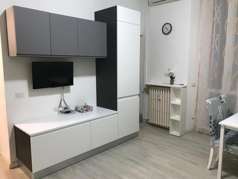 Appartamento In Zona Bocconi Milão Exterior foto